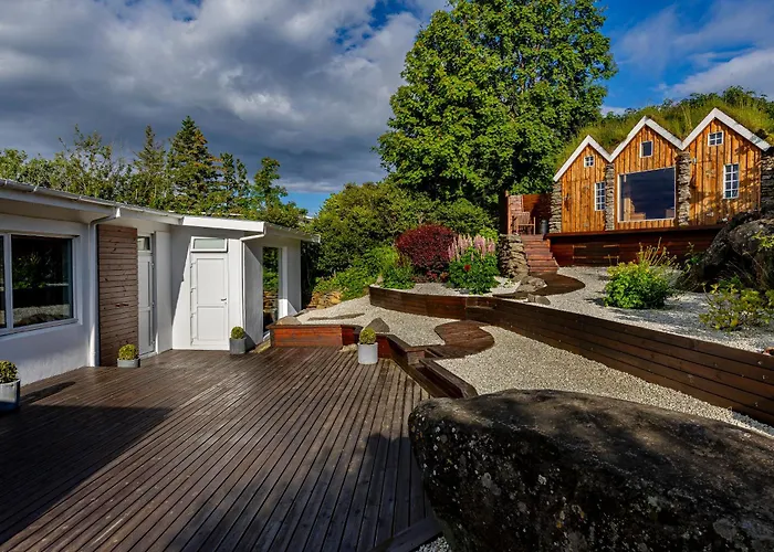 ICELAND SJF Villa, Hot tub&Outdoor Sauna Amazing Mountains&City View Over Reykjavík