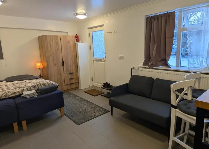 Private Guesthouse In Laugardalur Near Pool & Park